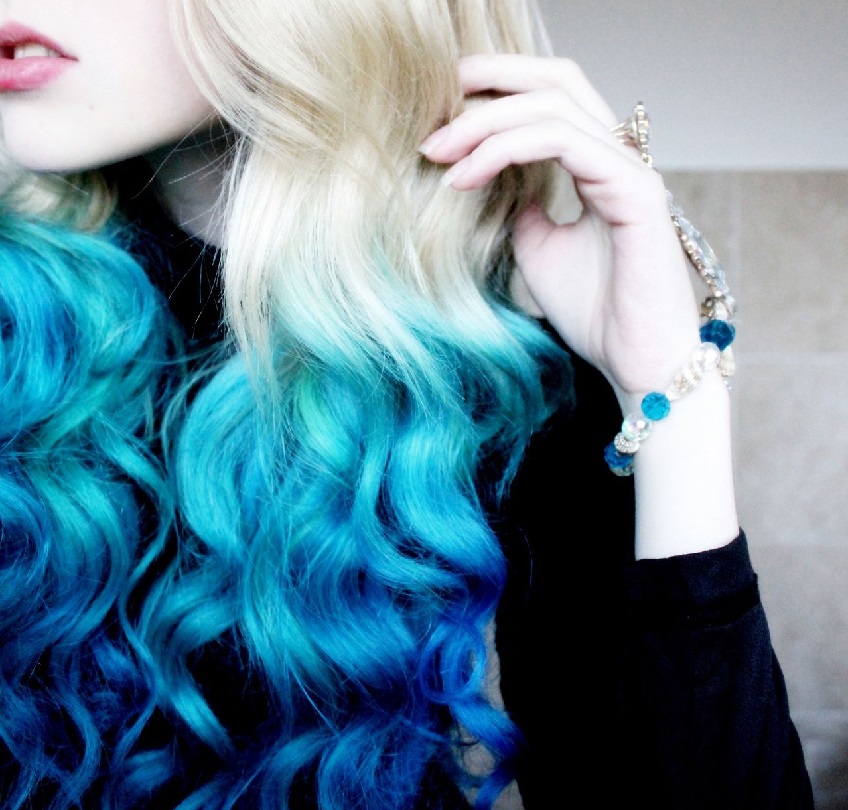 dying hair blue